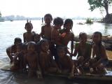 Laotische Kinder im Mekong