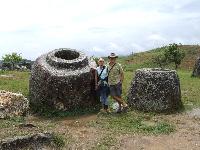 Geheimnisvolle Riesenkrüge in Laos